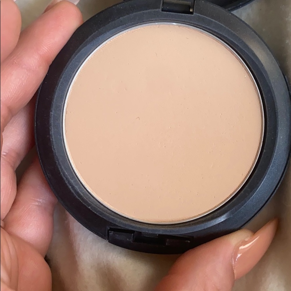 Makeup powder